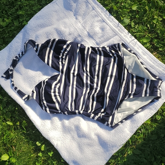 Womans One Piece Bathing Suit - Picture 2 of 4